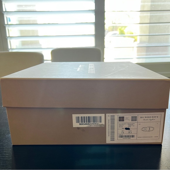 BURBERRY Solway L gold-chained black leather loafer - Picture 9 of 9